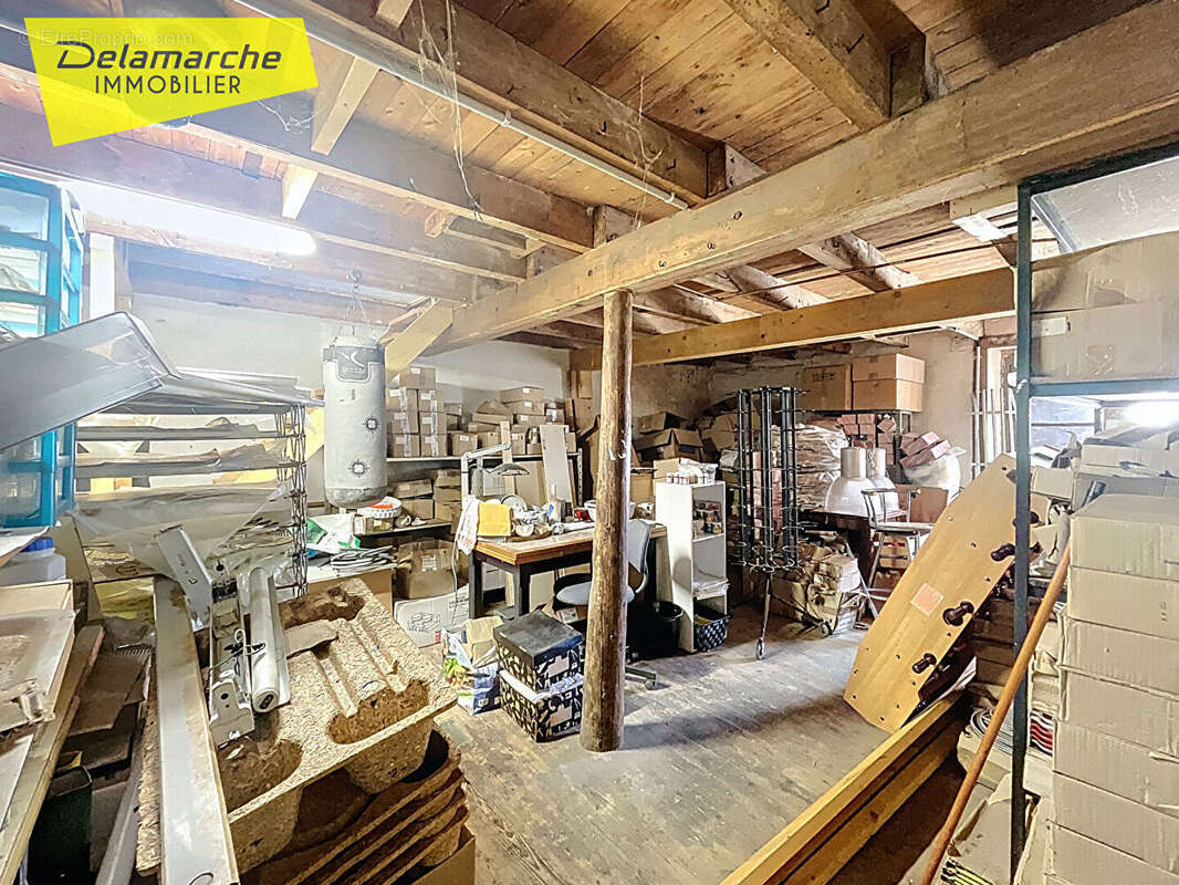 A vendre dans le bourg de CERENCES un immeuble à usage habitation et commercial - photo 15
