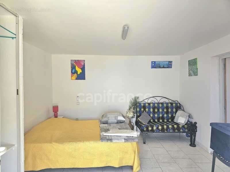 Maison familiale de 226 m2 divisée en 4 habitations indépendantes, vue mer, terrain 2000 m2, garage et terrasses à MORSIGLIA (HA - photo 12