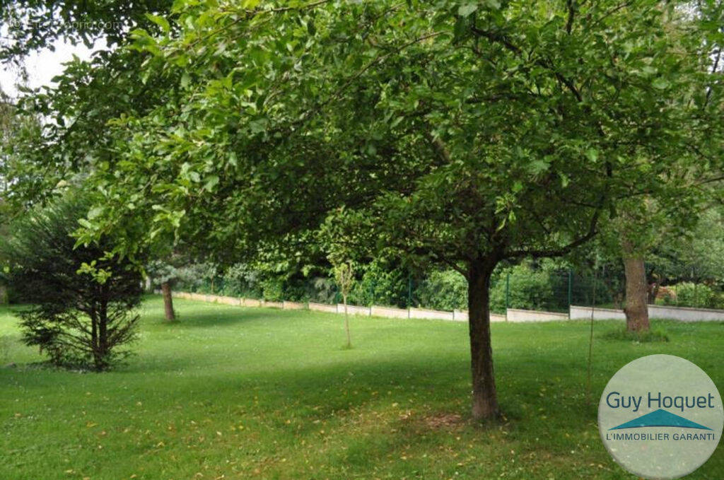 Terrain à FORGES-LES-BAINS