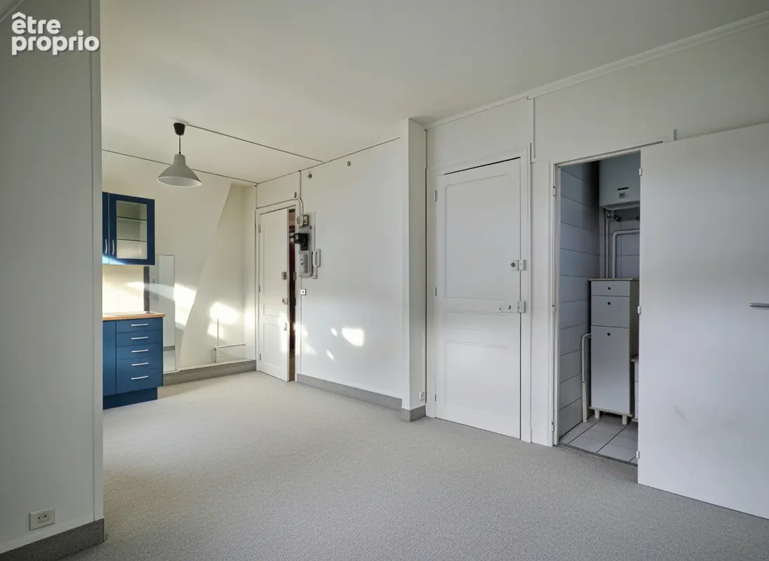 Paris 6e arrondissement - Rue Bonaparte - Quartier Saint-Germain - Studio de 19.90 m2 - photo 4
