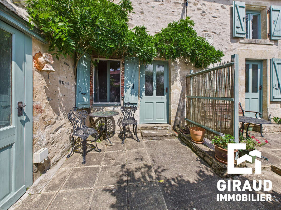 Maison 235 m² à Vouvant  - photo 4