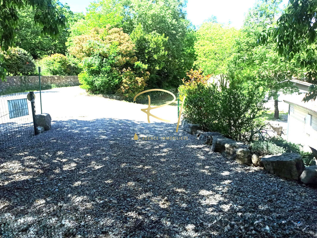 Chalet avec terrasse et piscine - SUD ARDECHE - photo 9