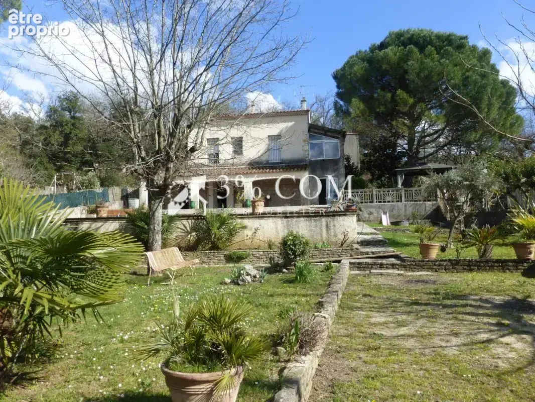 Maison de caractère à rénover, piscine, garage - photo 2