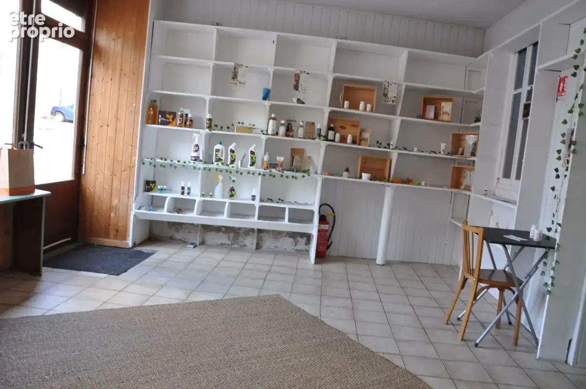 Immeuble de caractère en centre-ville, avec local commercial, duplex et appartement loué - photo 9