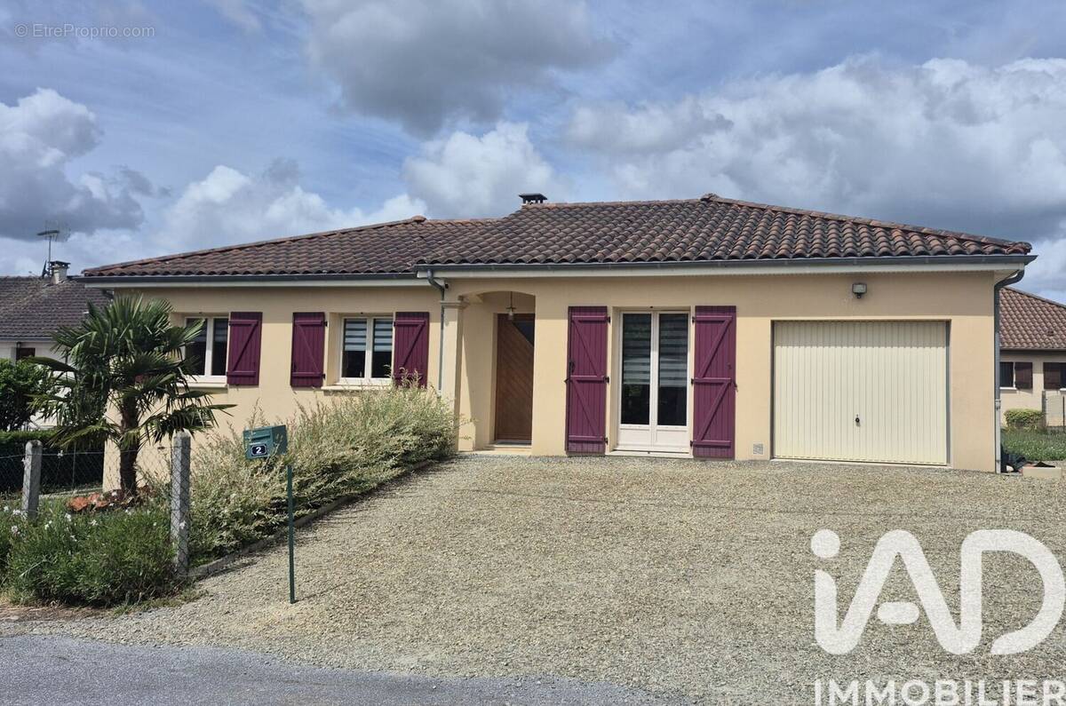 Photo 1 - Maison à SAINT-LEONARD-DE-NOBLAT