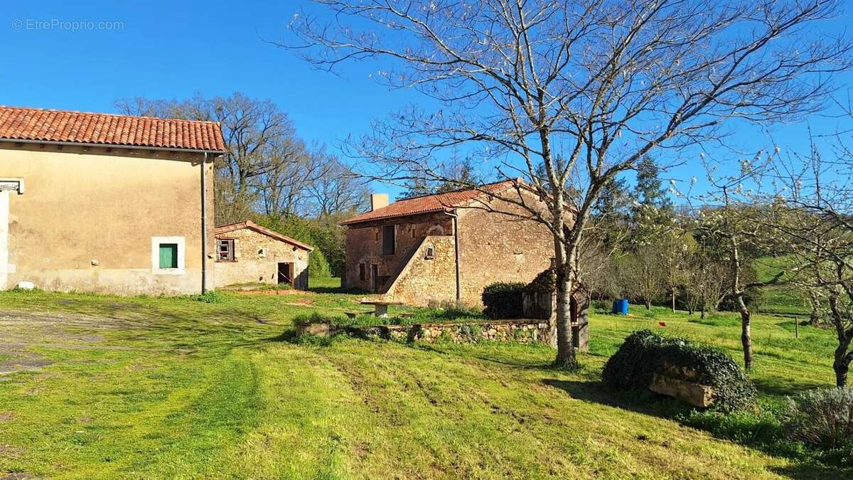 Maison à YVRAC-ET-MALLEYRAND