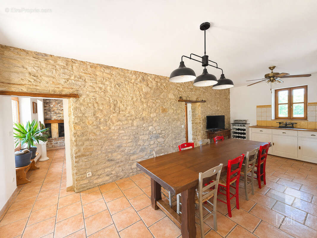 Maison à CHAROLS