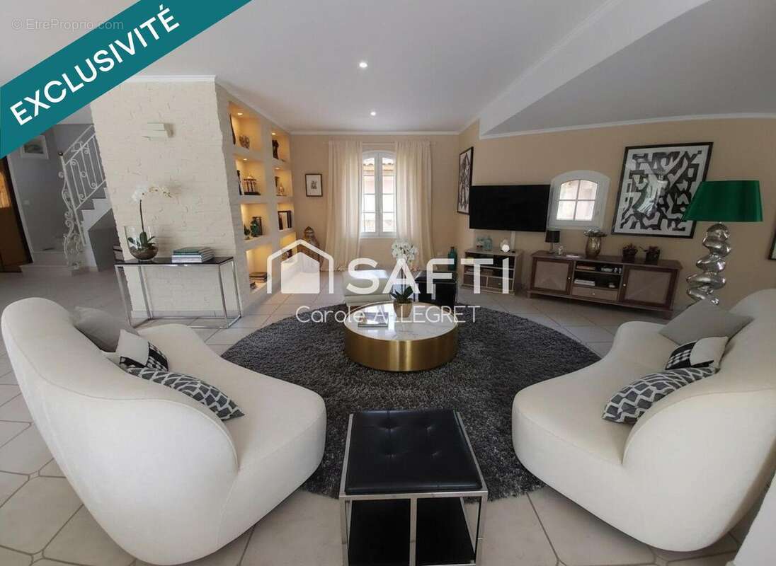 Maison 180 m² à Bourg-Saint-Christophe  - photo 4