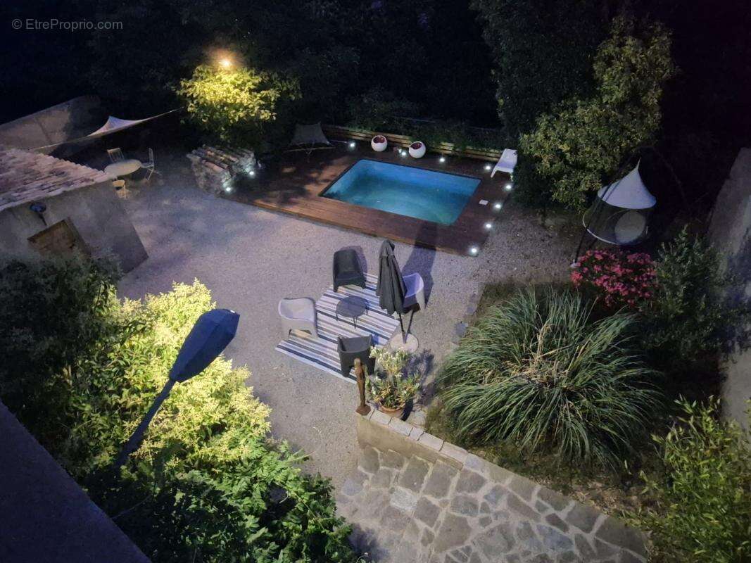Maison 420 m² à Nimes  - photo 2