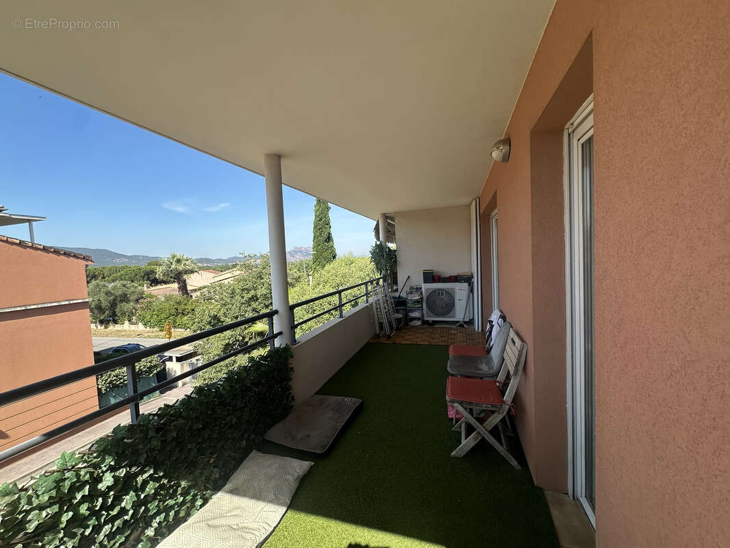 Appartement à PUGET-SUR-ARGENS