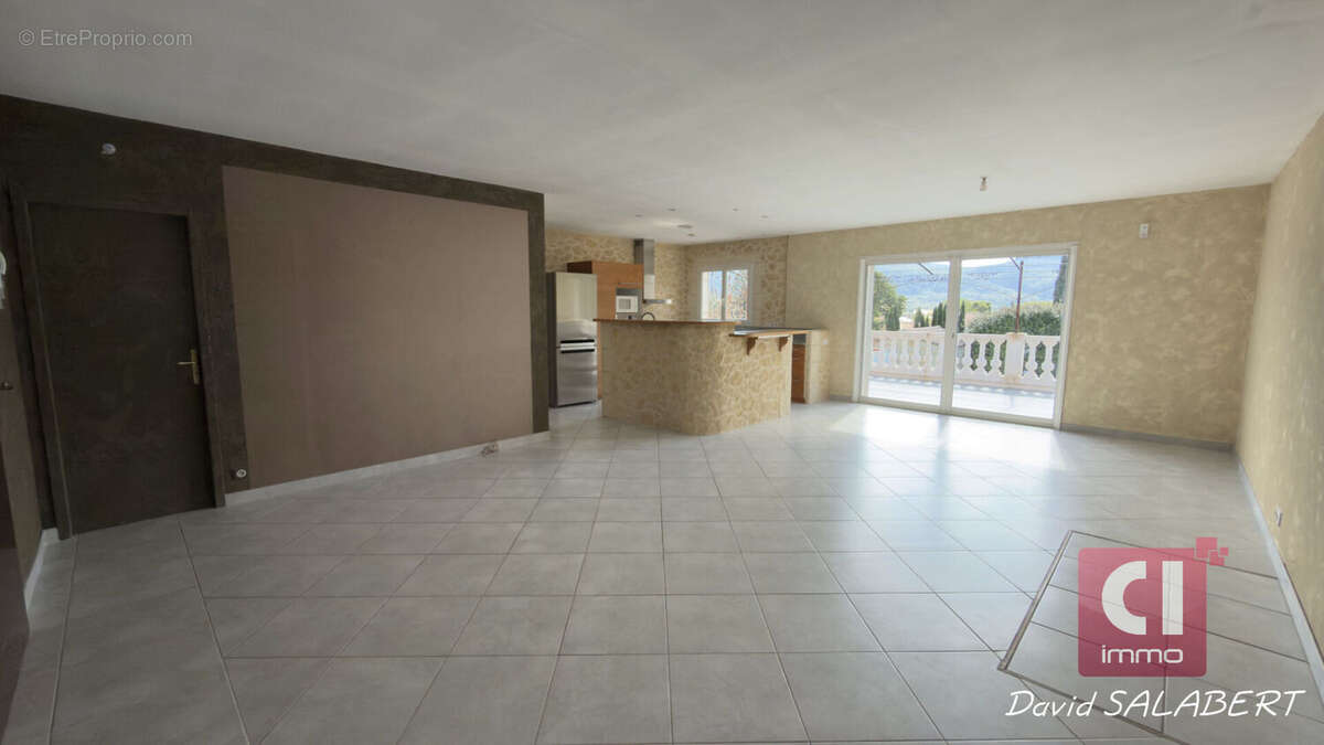 Maison à CUGES-LES-PINS