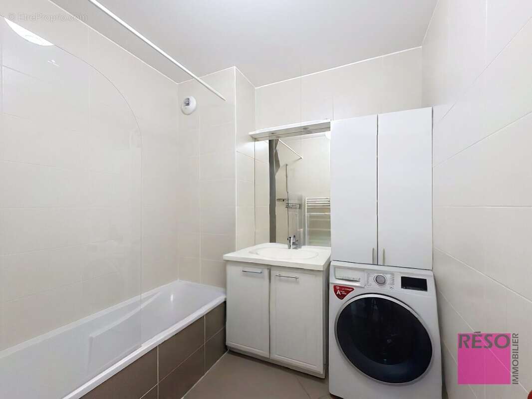 Appartement à ETREMBIERES
