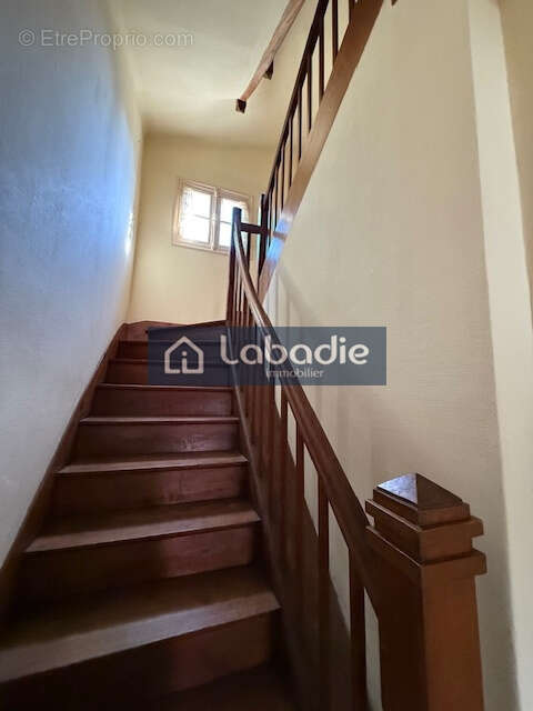 Au coeur de Mortain, appartement en duplex de 90m2 (possibilité de faire 2 logements). - photo 8