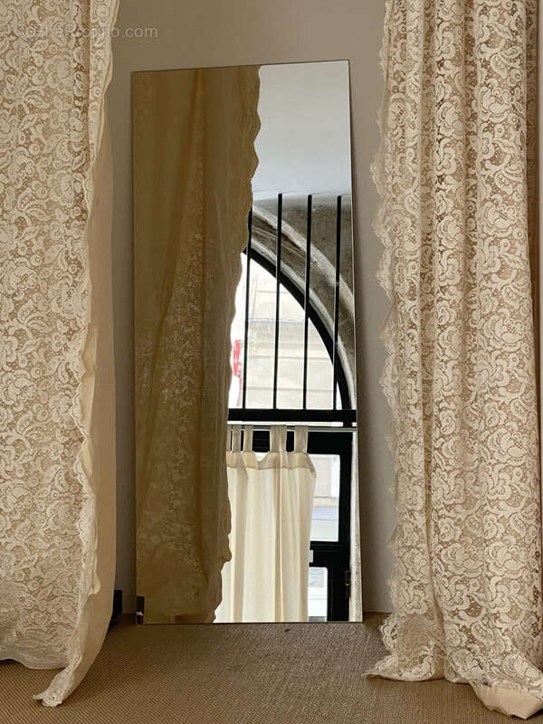 Commerce à PARIS-1E