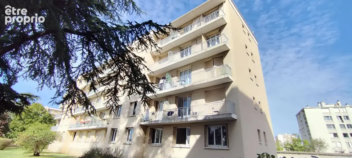 Venissieux - Bel appartement 4 pièces avec balcon et vue dégagée - photo 10