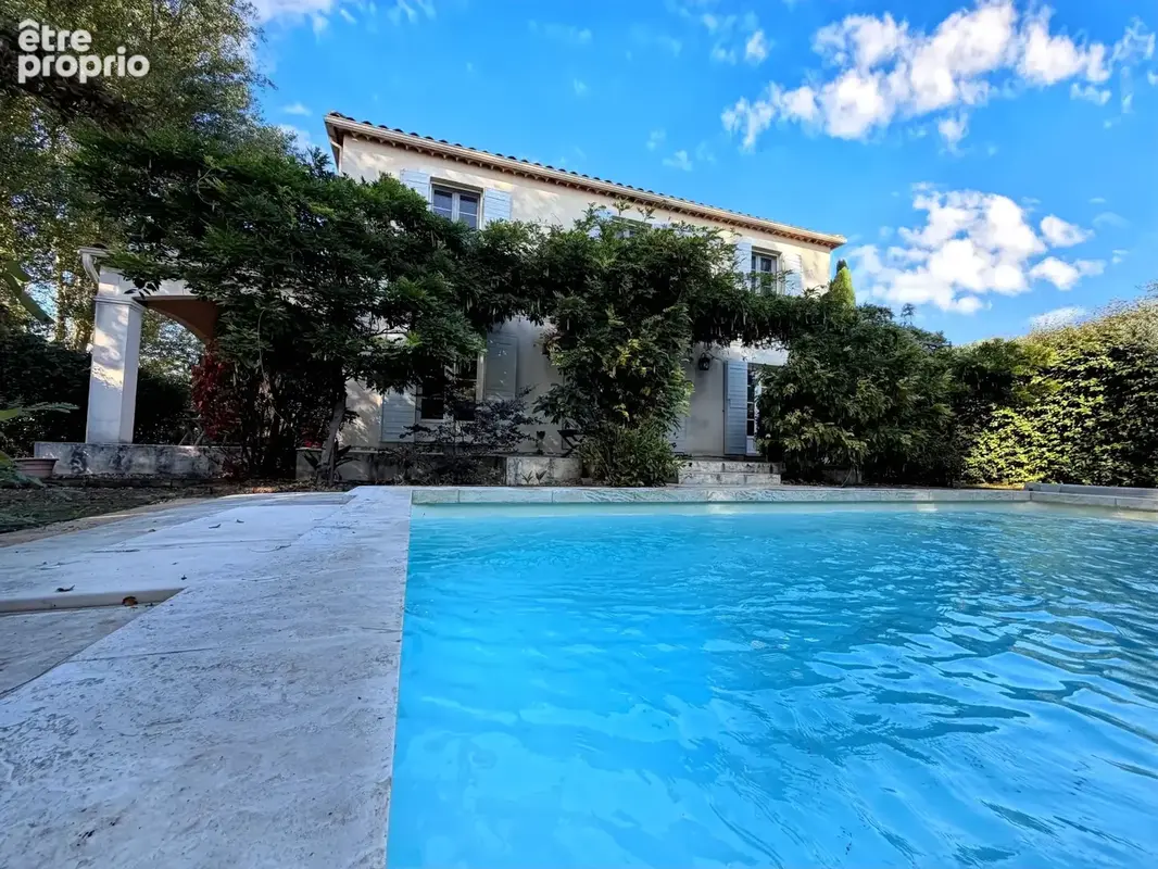 Maison familiale avec piscine dans un écrin de verdure - photo 1