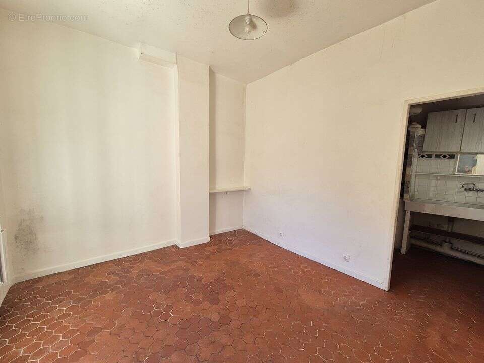 LA CIOTAT STUDIO de 18m² - potentiel - calme - proximité