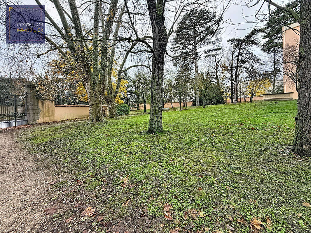 Appartement à SAINT-GENIS-LAVAL