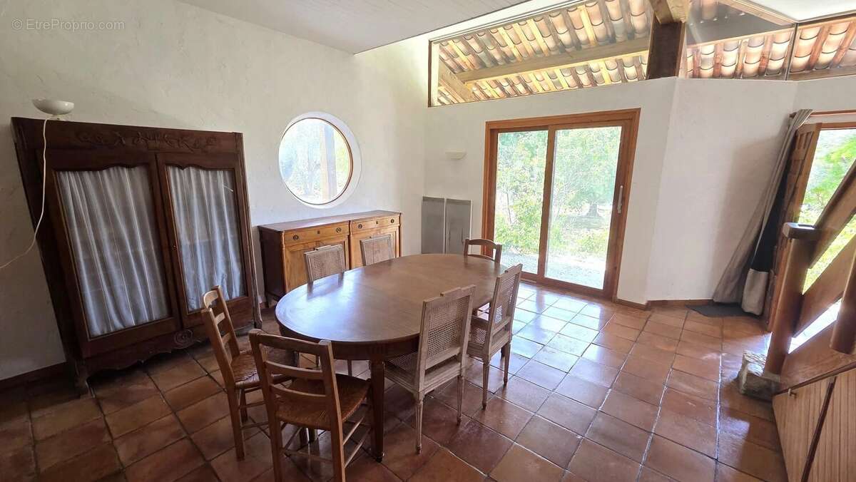 Villa avec piscine vue collines - Terrain 3000m² - photo 4