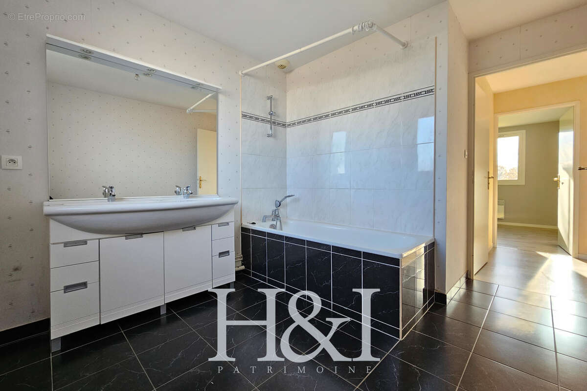 Maison à FONTAINE-LE-COMTE