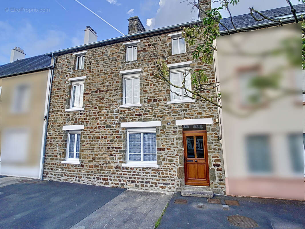 Maison à LA HAYE-DU-PUITS