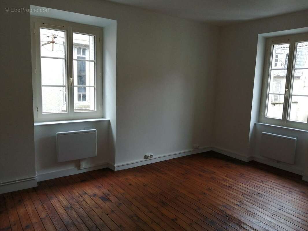 Appartement à SAINT-LEONARD-DE-NOBLAT