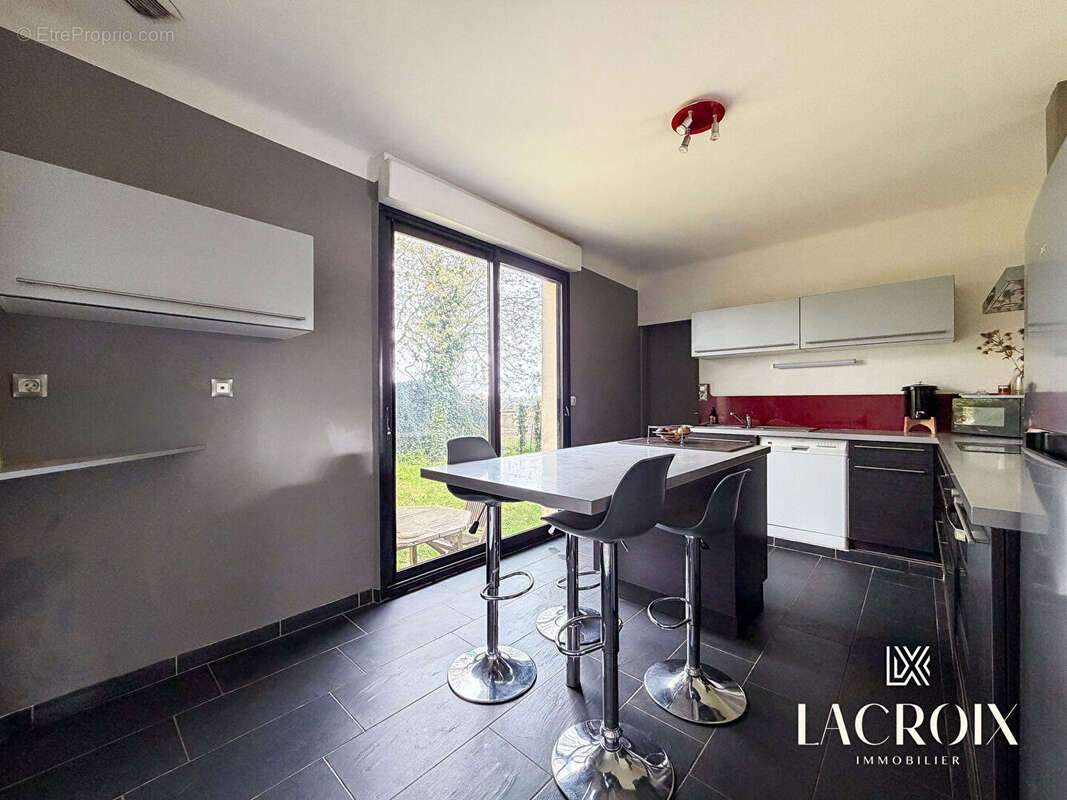 Maison à LA CHAPELLE-DES-FOUGERETZ