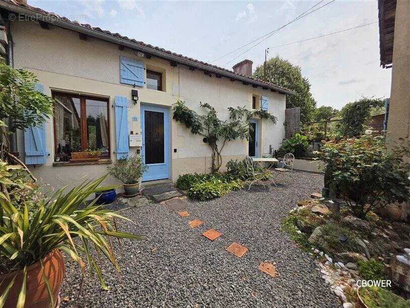 Maison à ADRIERS