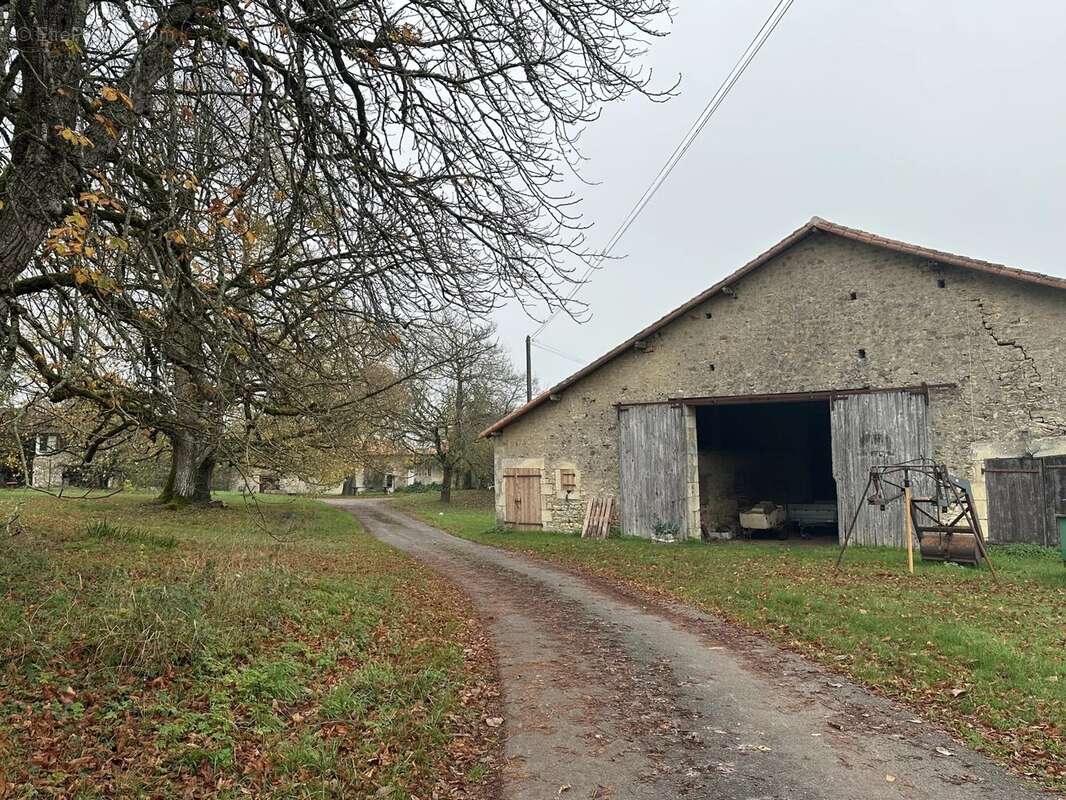 Maison à SOMMIERES-DU-CLAIN