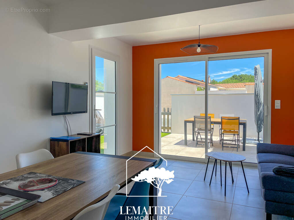Maison de plain-pied   45 m2   2 chambres   Terrasse   Parking   Résidence sécurisée avec piscine - photo 11