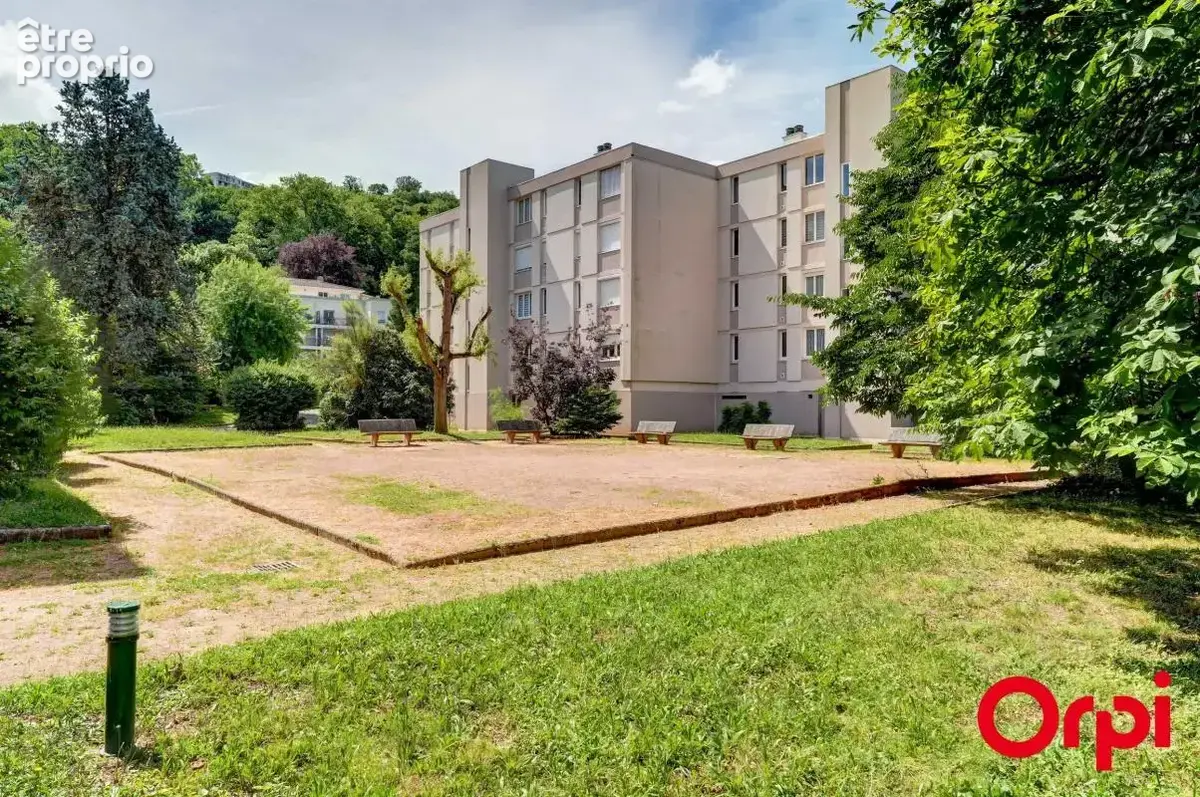 Exclusivité Orpi - Appartement T3 lumineux et traversant de près de 70 m2 avec une place privative - photo 15