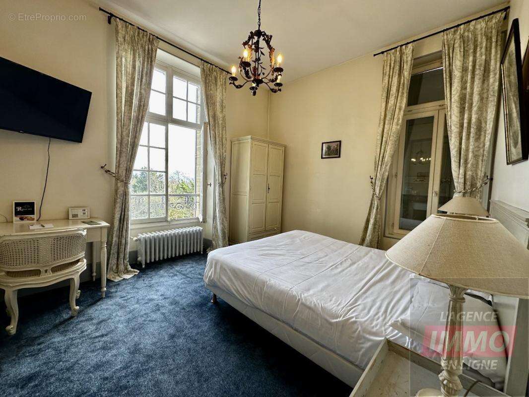 Maison 680 m² à Pontoise  - photo 13