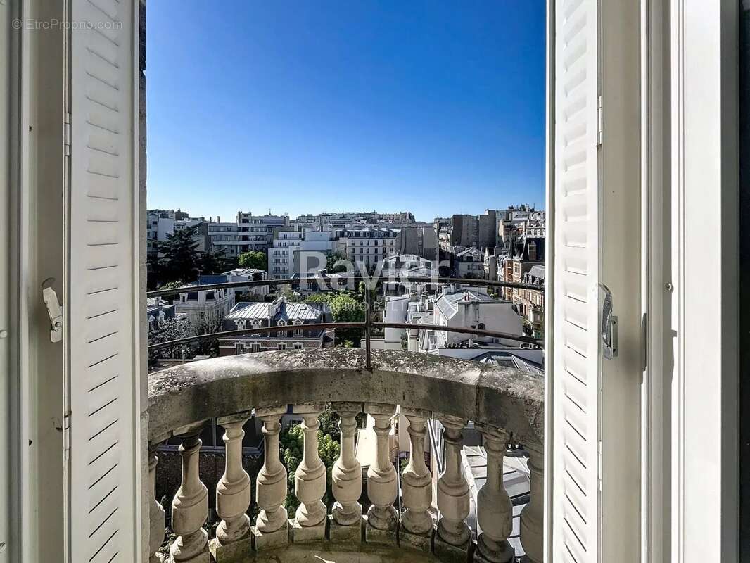 Appartement à PARIS-16E