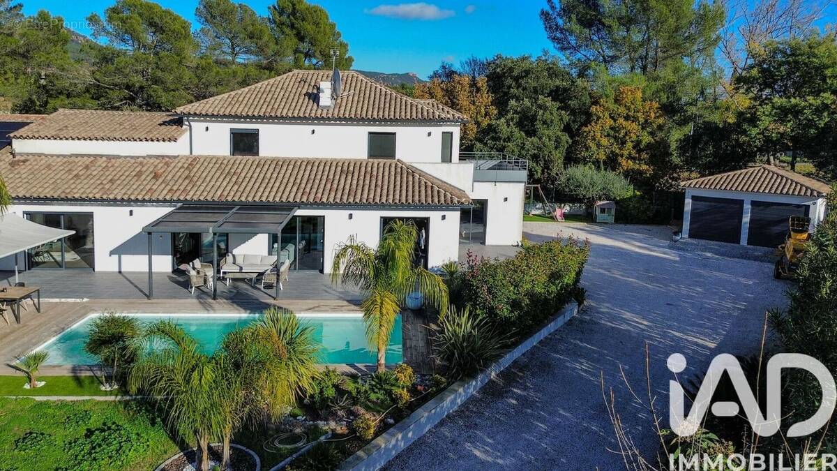 Photo 1 - Maison à ROQUEBRUNE-SUR-ARGENS