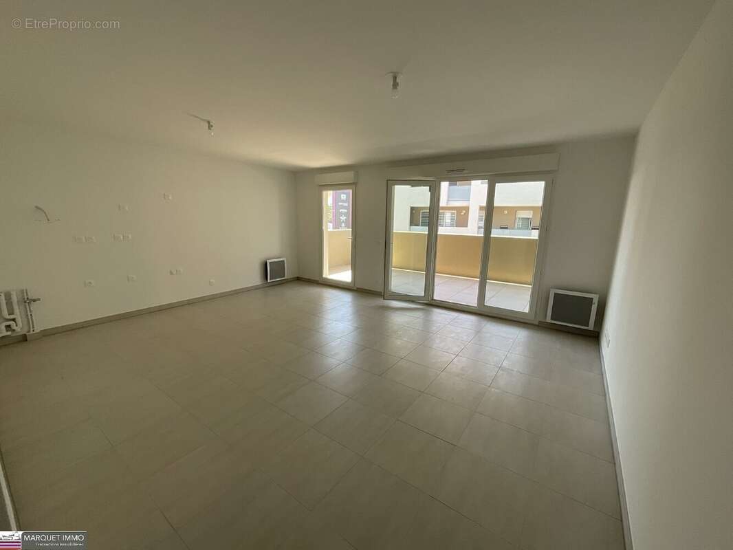 APT T3 offrant 68 m² avec terrasse 15 m² et parking au 3° étage avec ascenseur... - photo 2
