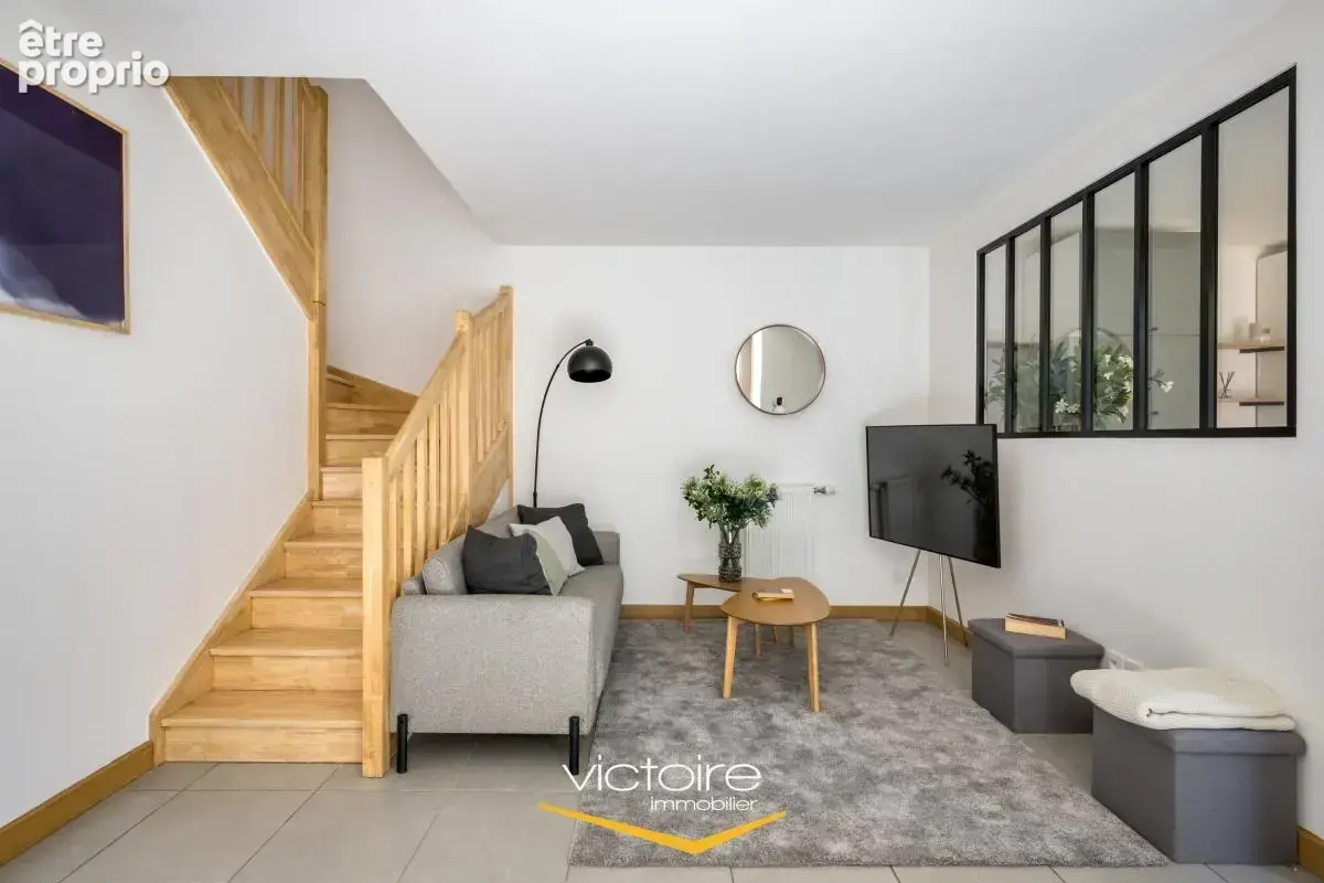 VILLEURBANNE - Médipôle Pôle Pixel : Maison récente T4 avec patio au calme absolu - photo 8