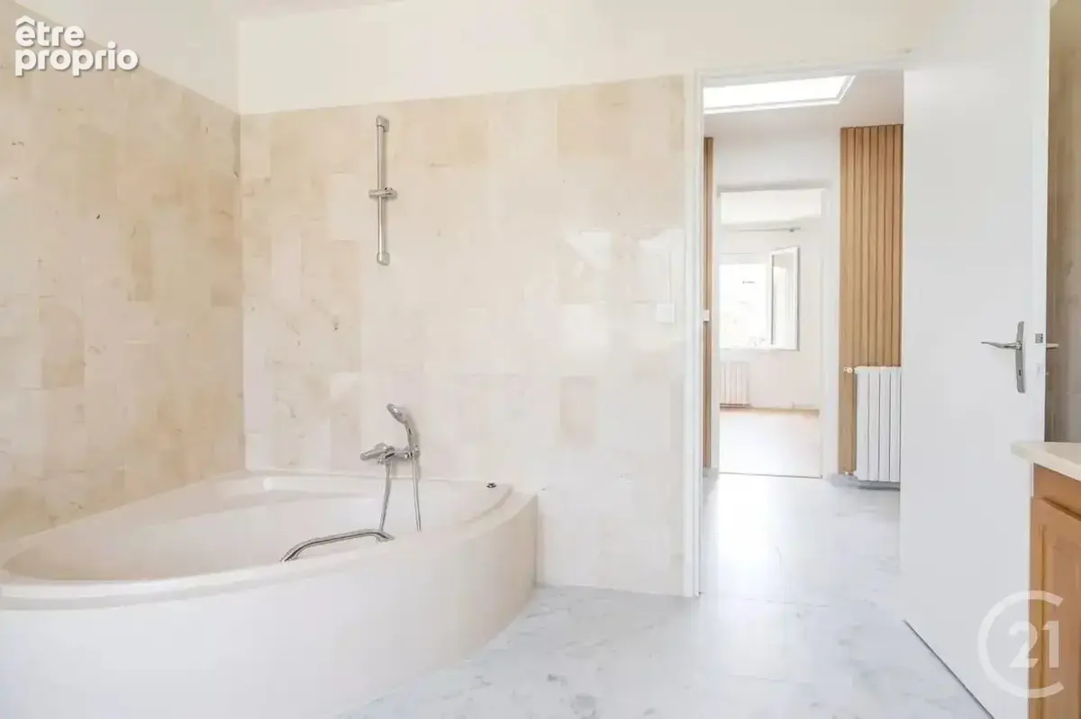 Maison 11 pièces 256 m² à vendre à Saint-Maur-Des-Fosses (94100) - photo 8
