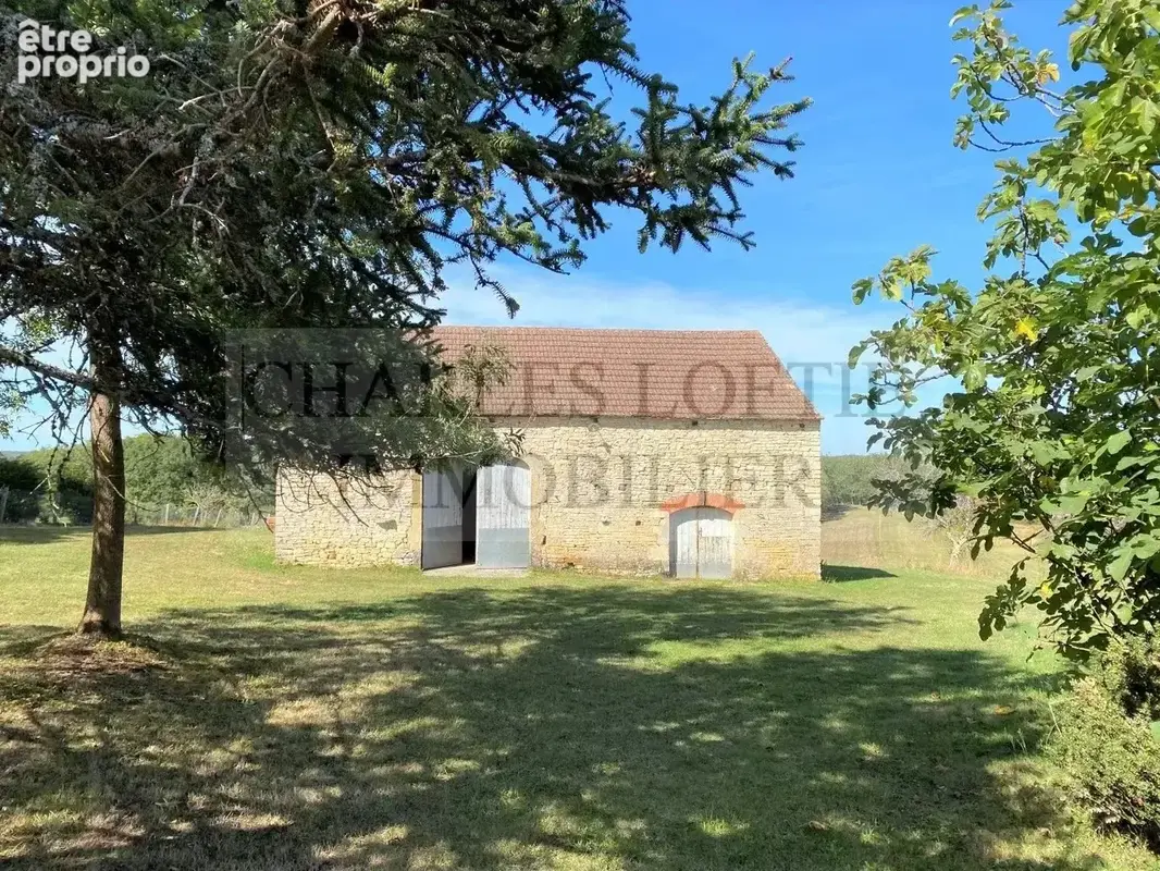 Ancien corps de ferme avec nombreux bâtiments sur 2 ha de terrain, avec belles vues sur la campagne environnan - photo 4