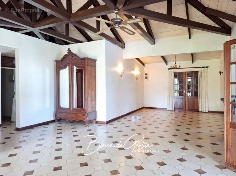 Maison à BAIE-MAHAULT