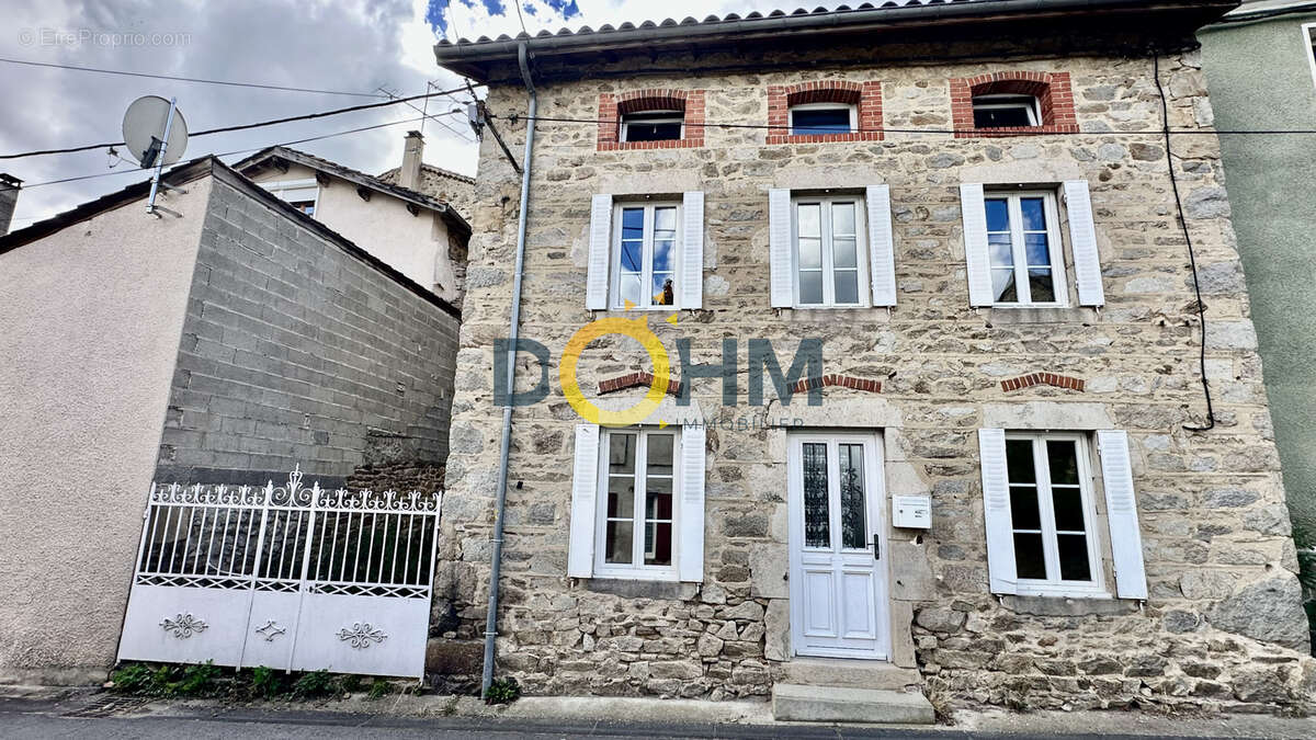Maison à CHAMPAGNAC-LE-VIEUX