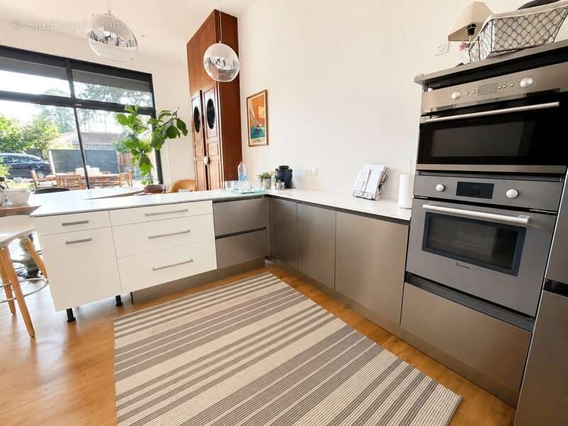 Maison de ville de 8 pièces principales - photo 2
