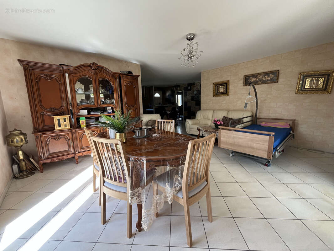 Maison à COUTRAS