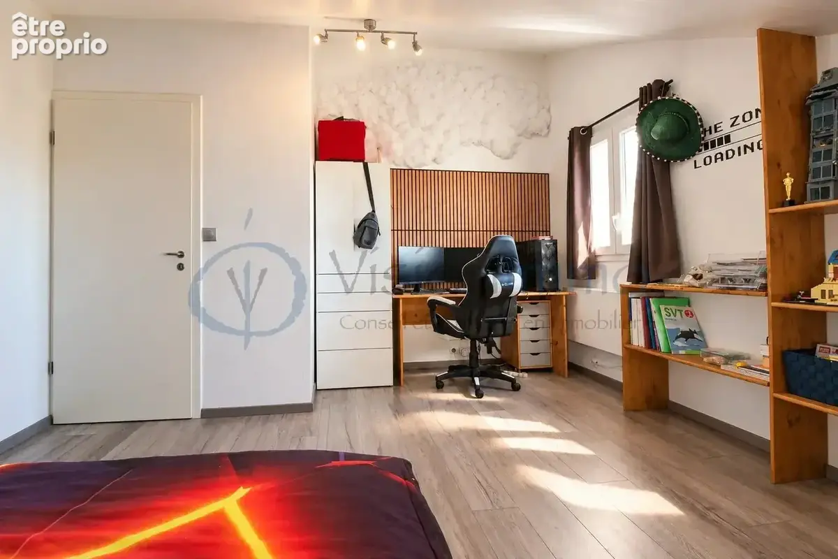 Maison familiale lumineuse de 120m2 avec 4 chambres dont une suite parental, garage et dépendance à Levier - photo 5