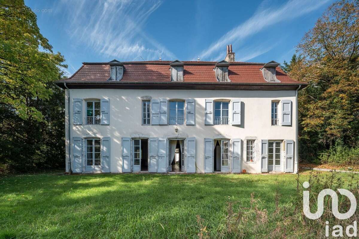 Maison 650 m² à Claix  - photo 2
