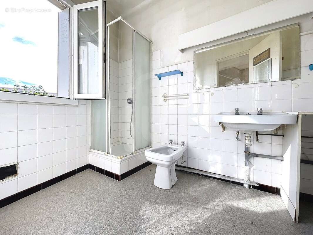 MONTPELLIER CENTRE, Appartement avec Charme de l'ancien, T3/4 en duplex dernier étage à rénover ! - photo 8