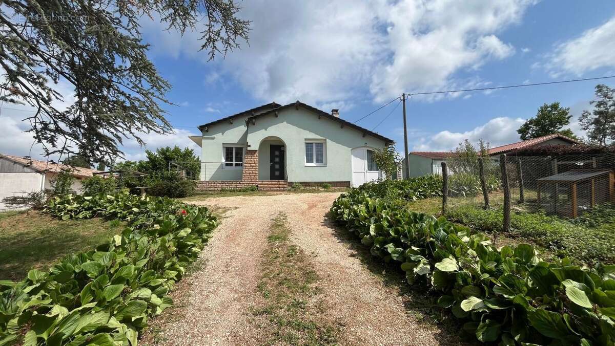 Maison à BAGE-LA-VILLE