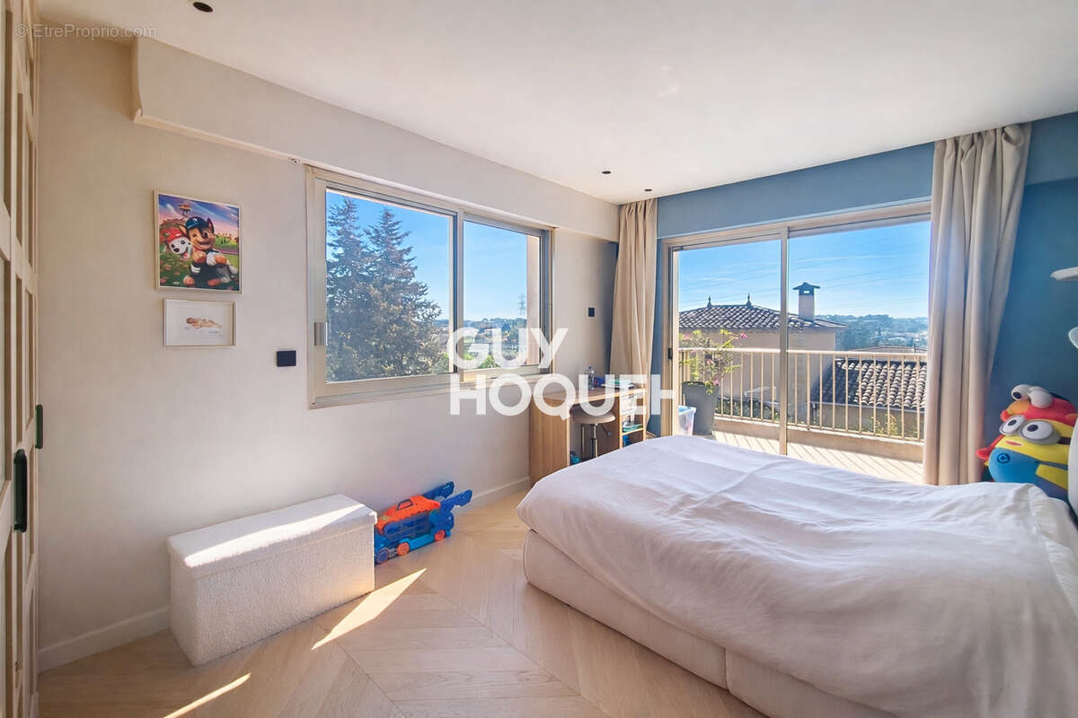 Appartement à MOUGINS