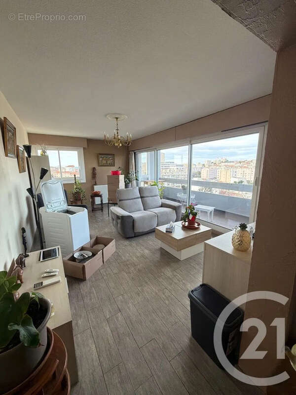 Appartement à MARSEILLE-4E