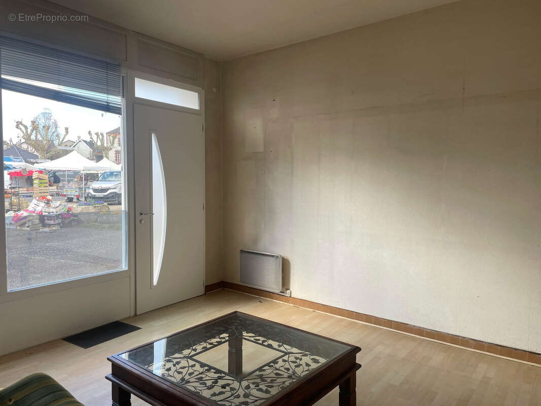 Maison à LE MAYET-DE-MONTAGNE