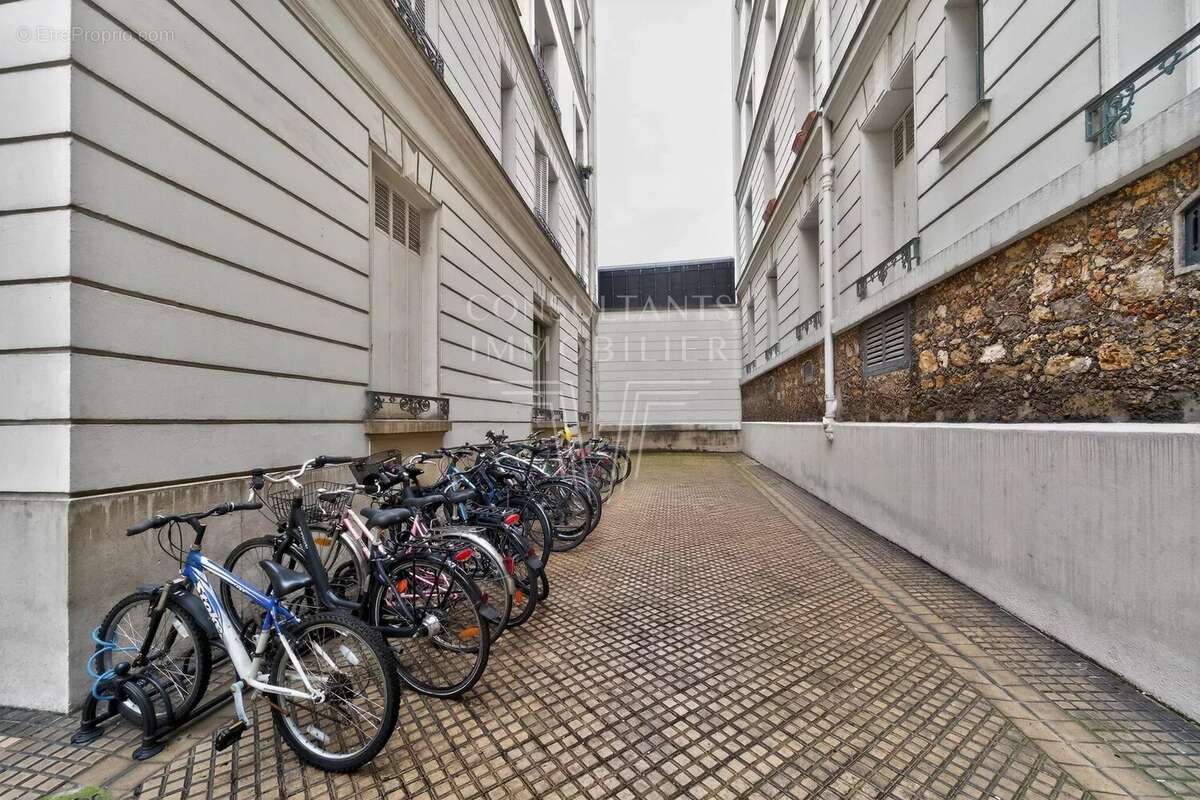 Appartement à PARIS-17E